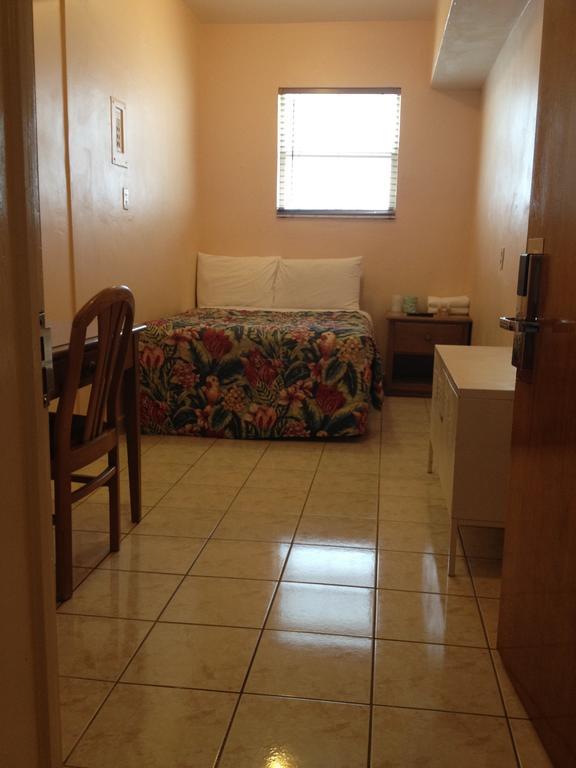 Collins Avenue Hostel Miami Beach Extérieur photo